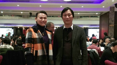 鳳凰果山茶油是一個(gè)不錯(cuò)的產(chǎn)品，但是好產(chǎn)品也需要進(jìn)行包裝的，于是我們找到了專(zhuān)注農(nóng)業(yè)的中擂策劃公司，中擂為我們提供了全套優(yōu)質(zhì)品牌服務(wù)，把品牌打響了，并成功舉辦了招商洽談會(huì)。